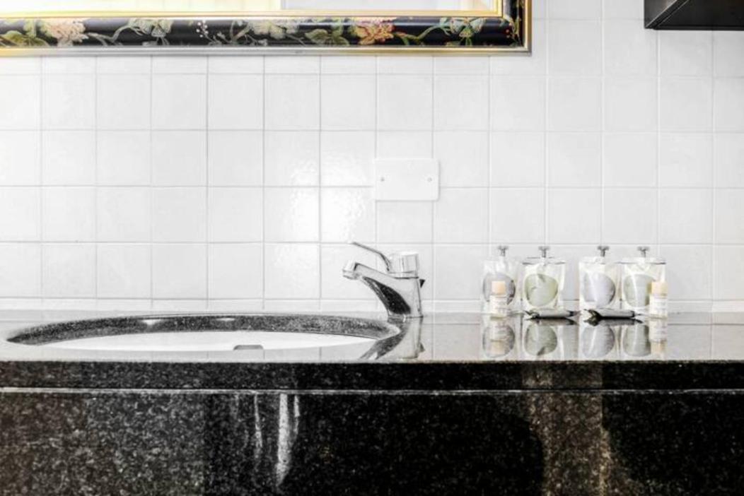 Pagano & Cenacolo Bright Apartment Milan Extérieur photo